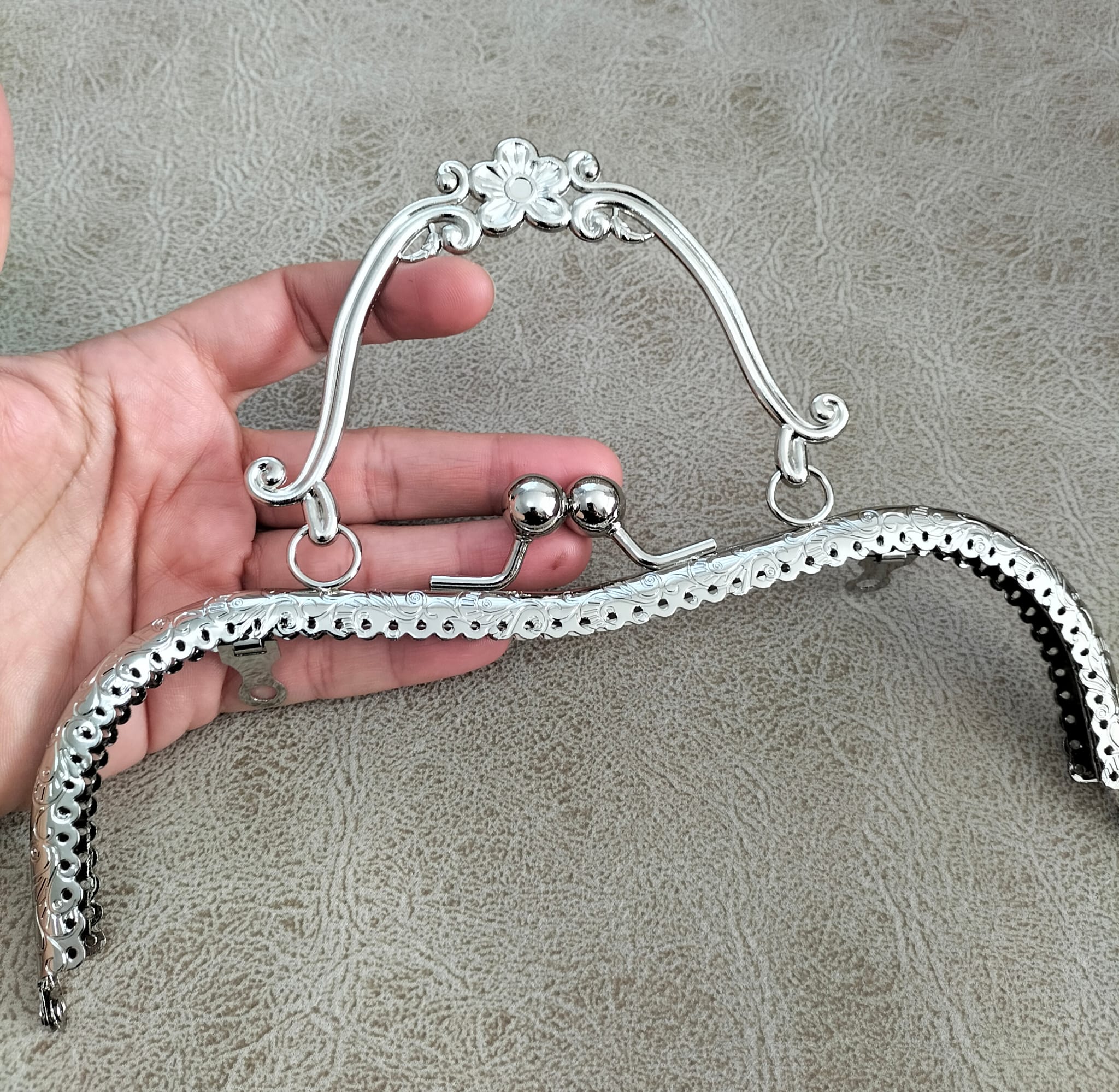 Çanta Cüzdan Klipsi Kıvrımlı 20 cm